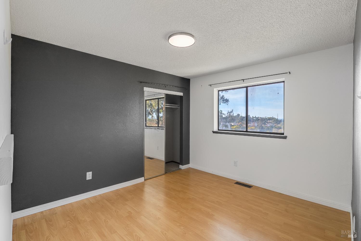 Detail Gallery Image 15 of 55 For 235 Toledo Ct, Vallejo,  CA 94591 - 5 Beds | 3/1 Baths