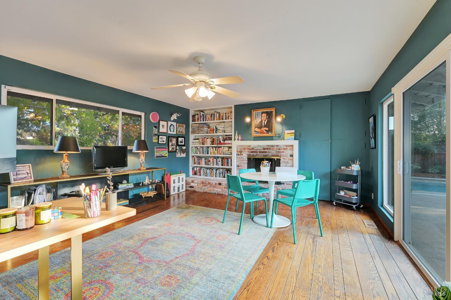 Detail Gallery Image 12 of 35 For 28 Bonnie Banks Way, San Rafael,  CA 94901 - 3 Beds | 2/1 Baths