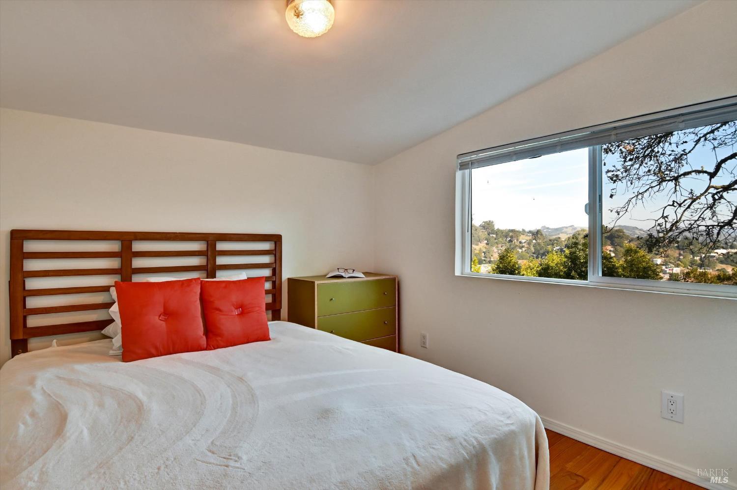 Detail Gallery Image 21 of 49 For 51 Berry Trl, Fairfax,  CA 94930 - 3 Beds | 2 Baths