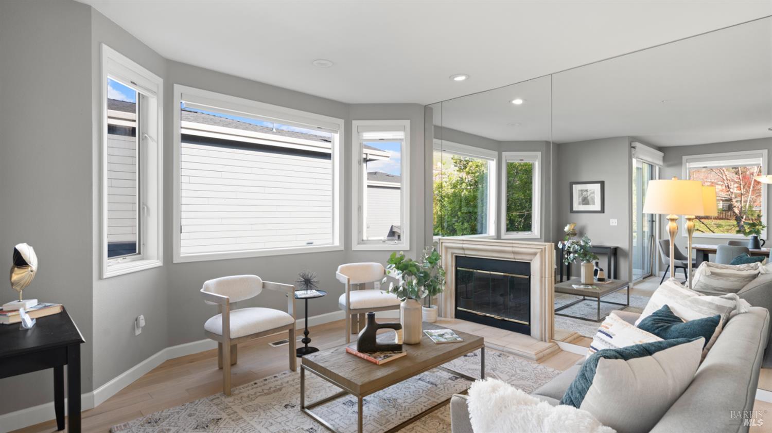 Detail Gallery Image 3 of 30 For 69 Gable Ct, San Rafael,  CA 94903 - 3 Beds | 2 Baths