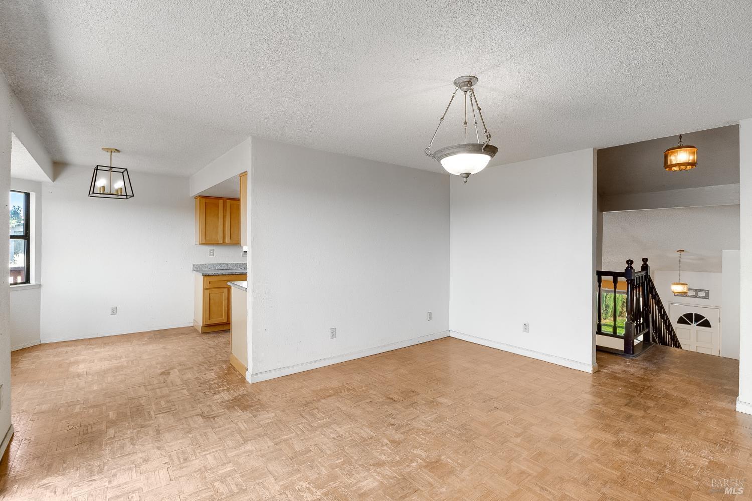 Detail Gallery Image 32 of 55 For 235 Toledo Ct, Vallejo,  CA 94591 - 5 Beds | 3/1 Baths