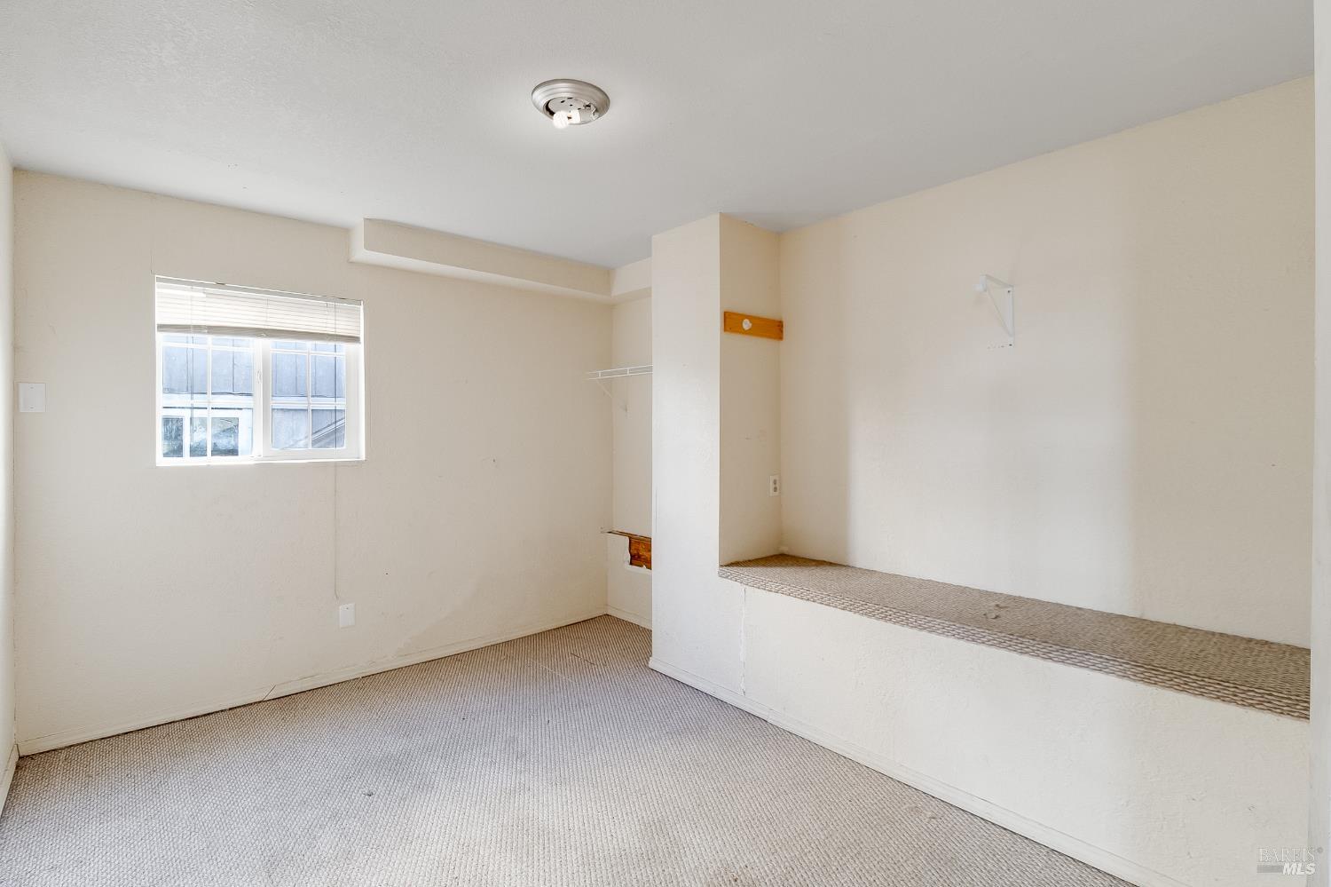 Detail Gallery Image 9 of 55 For 235 Toledo Ct, Vallejo,  CA 94591 - 5 Beds | 3/1 Baths