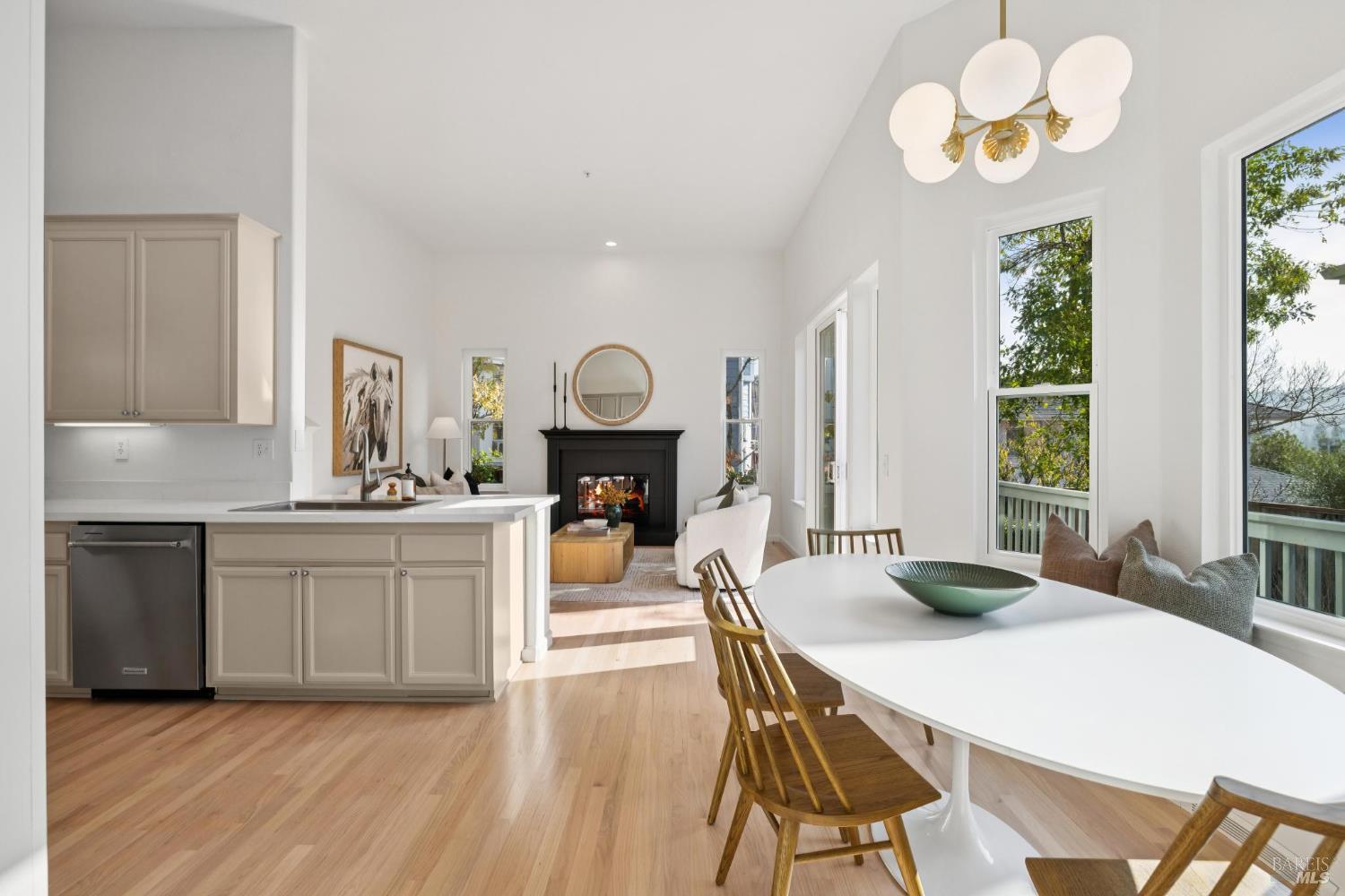 Detail Gallery Image 11 of 43 For 15 Aaron Dr, Novato,  CA 94949 - 5 Beds | 3 Baths