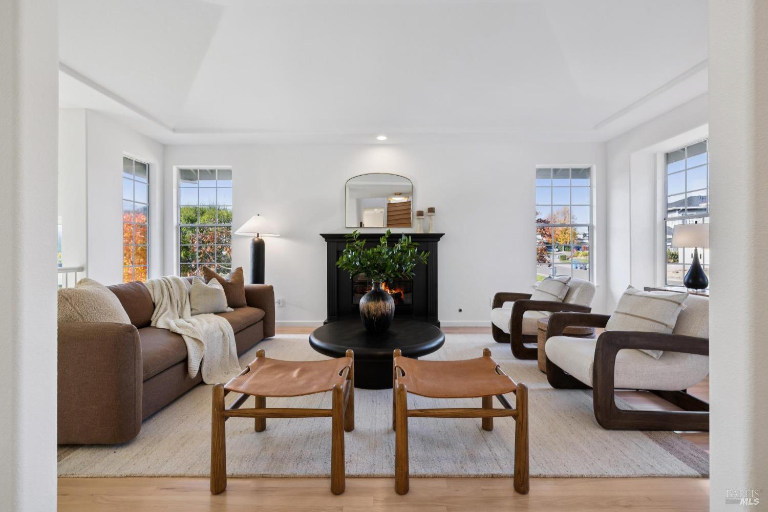 Detail Gallery Image 4 of 43 For 15 Aaron Dr, Novato,  CA 94949 - 5 Beds | 3 Baths