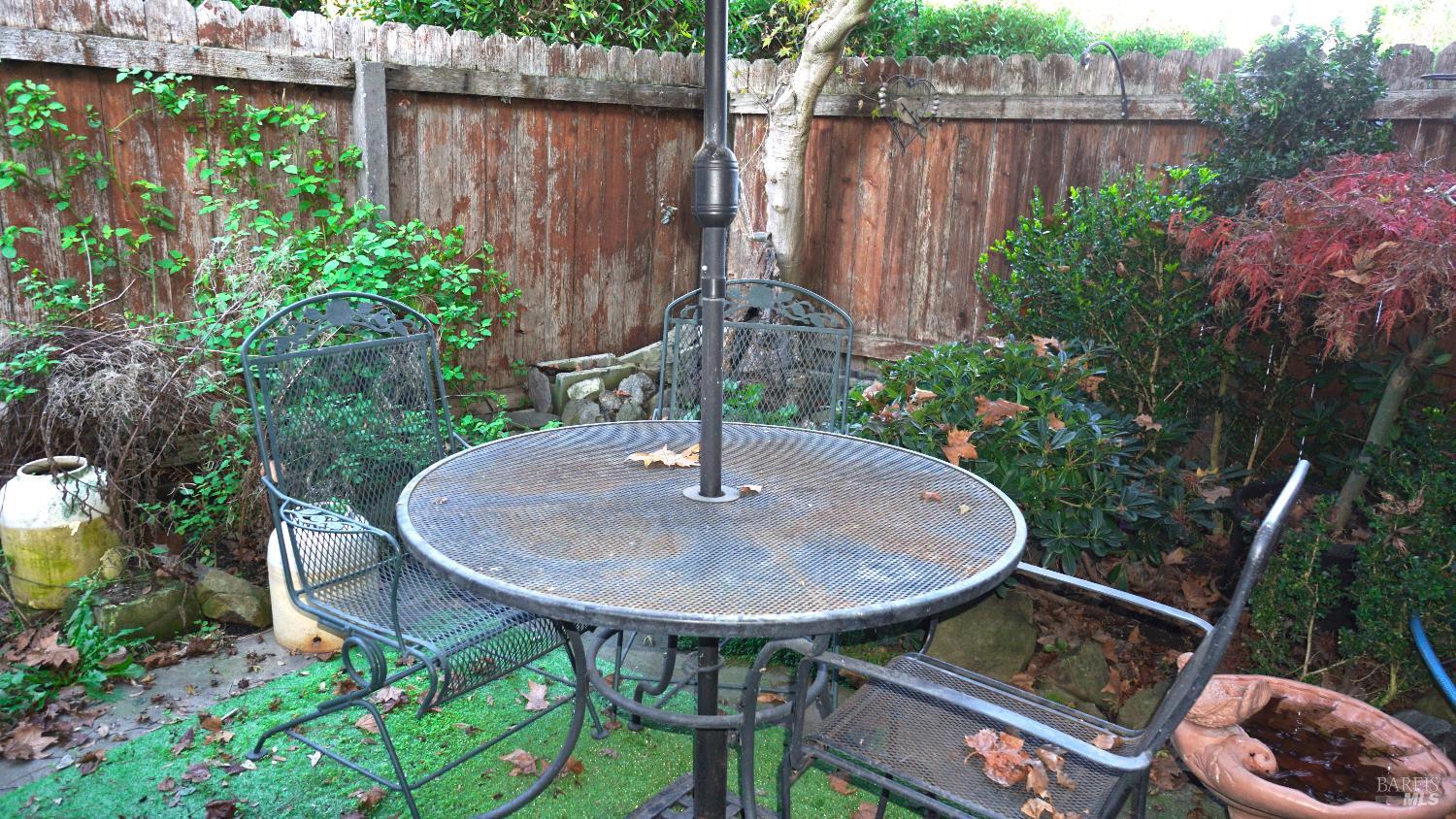 Detail Gallery Image 24 of 24 For 522 Santa Alicia Dr, Rohnert Park,  CA 94928 - 3 Beds | 1/1 Baths