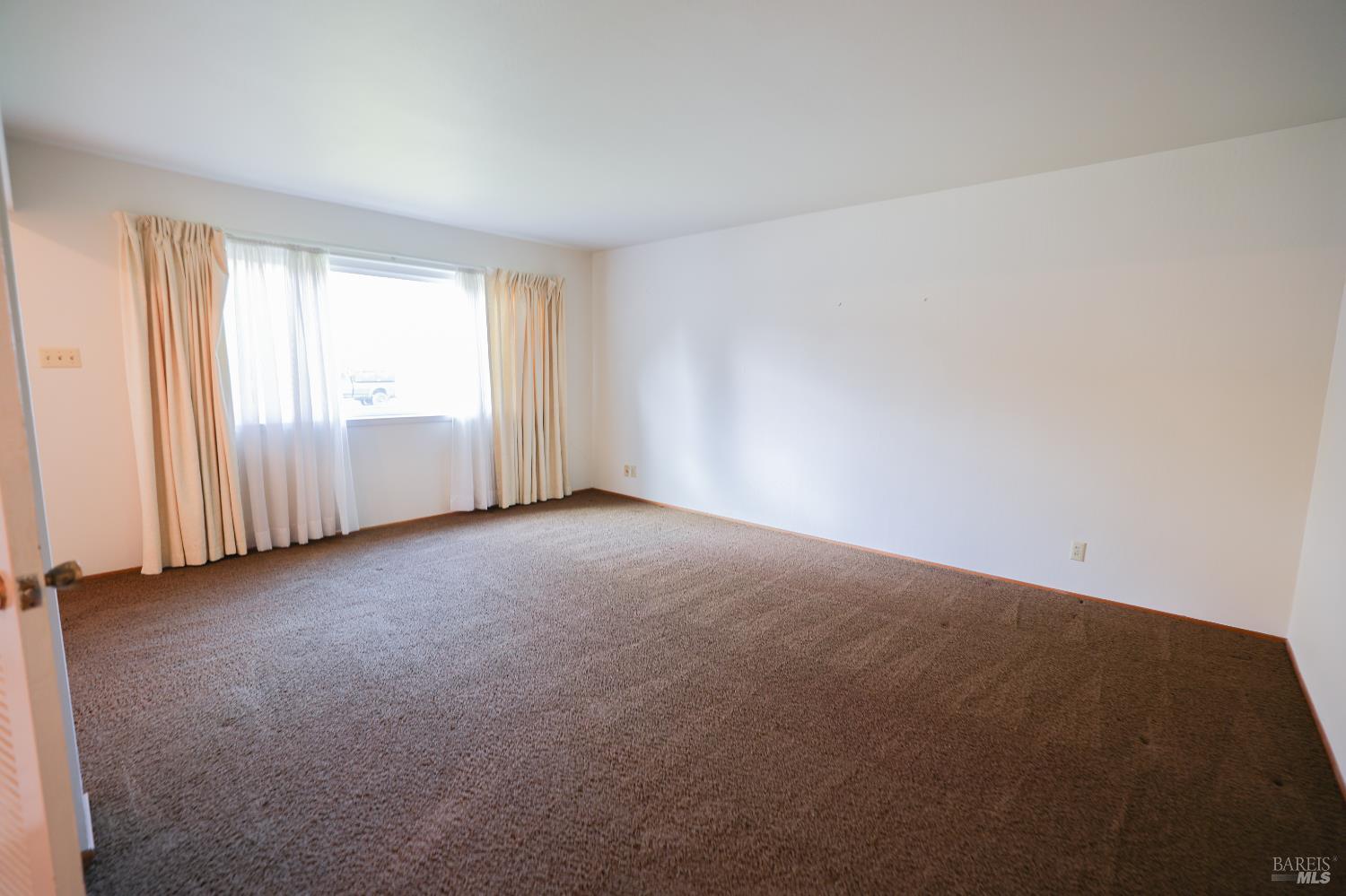 Detail Gallery Image 3 of 17 For 3816 Jefferson St, Napa,  CA 94558 - 3 Beds | 2 Baths