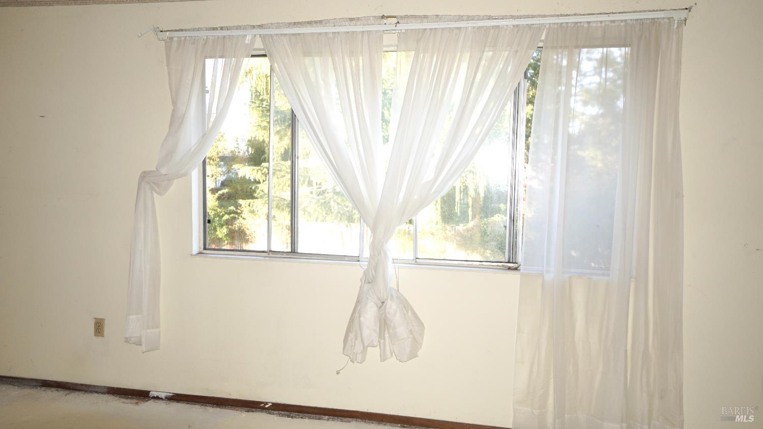 Detail Gallery Image 21 of 24 For 522 Santa Alicia Dr, Rohnert Park,  CA 94928 - 3 Beds | 1/1 Baths