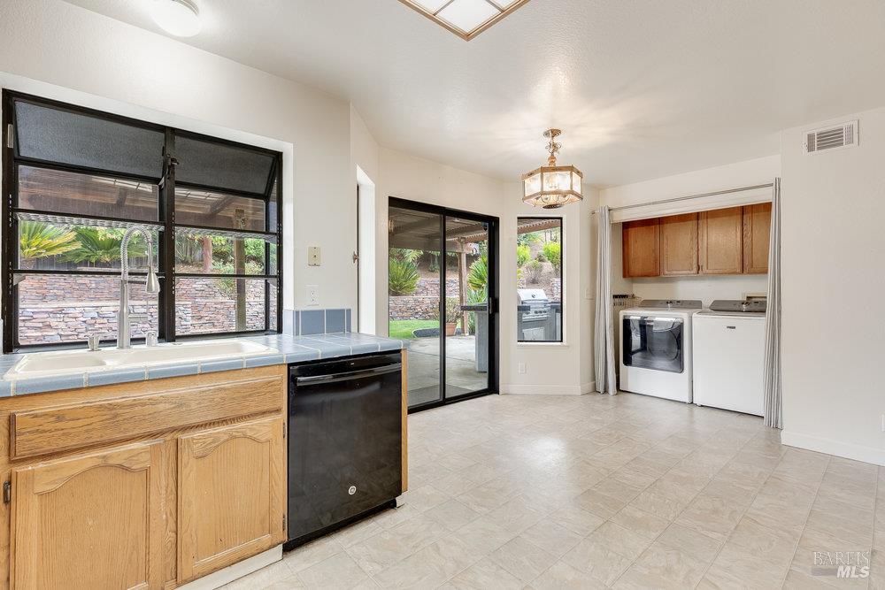 Detail Gallery Image 10 of 57 For 813 Campas Ct, Benicia,  CA 94510 - 4 Beds | 2/1 Baths