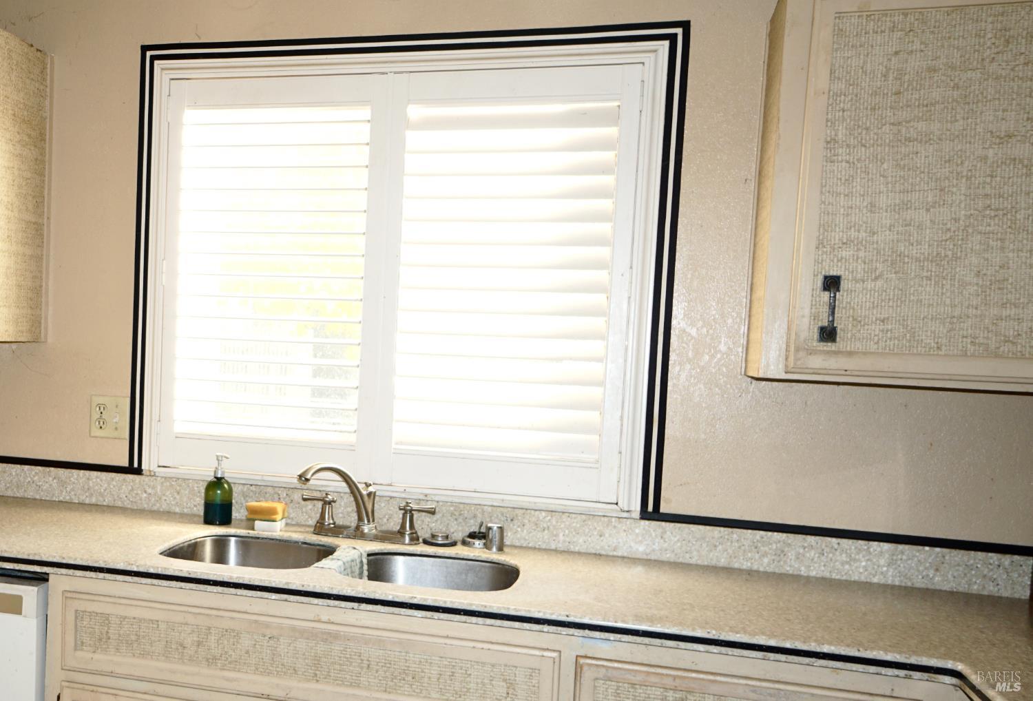 Detail Gallery Image 7 of 24 For 522 Santa Alicia Dr, Rohnert Park,  CA 94928 - 3 Beds | 1/1 Baths