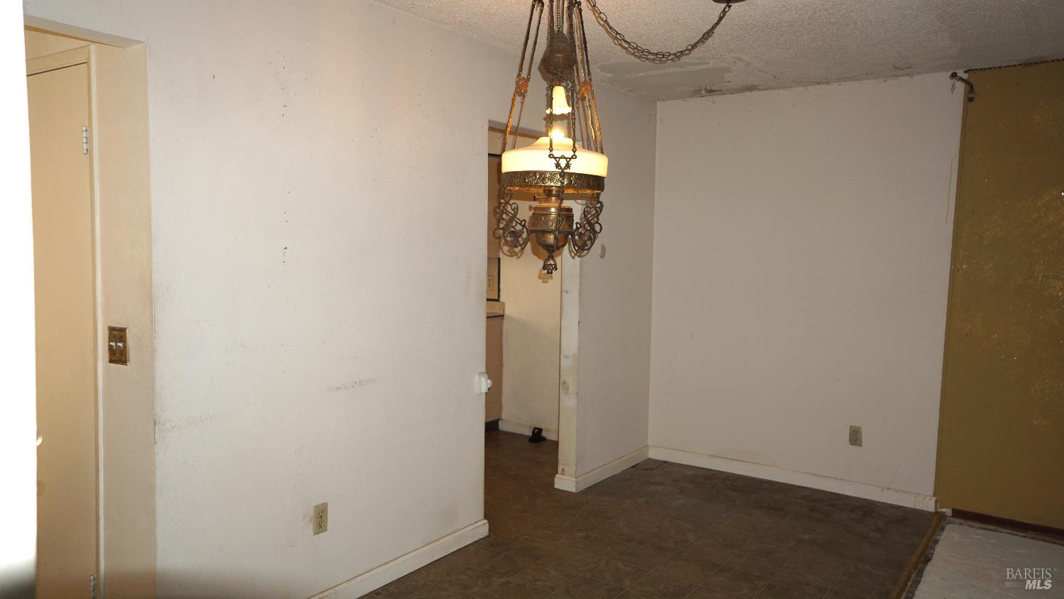 Detail Gallery Image 11 of 24 For 522 Santa Alicia Dr, Rohnert Park,  CA 94928 - 3 Beds | 1/1 Baths