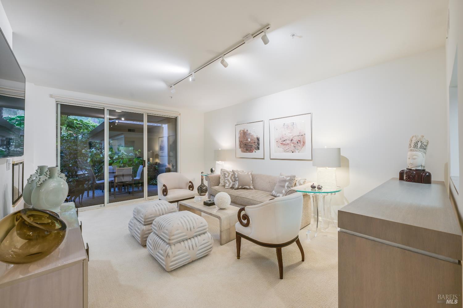 Detail Gallery Image 2 of 24 For 200 Deer Valley Rd 1m,  San Rafael,  CA 94903 - 1 Beds | 2 Baths