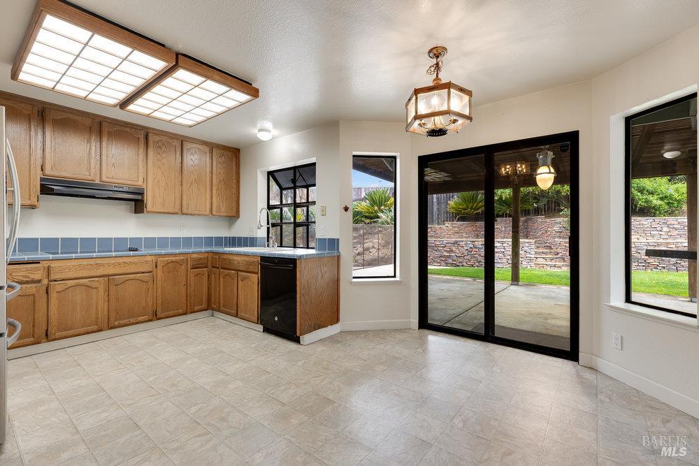 Detail Gallery Image 7 of 57 For 813 Campas Ct, Benicia,  CA 94510 - 4 Beds | 2/1 Baths