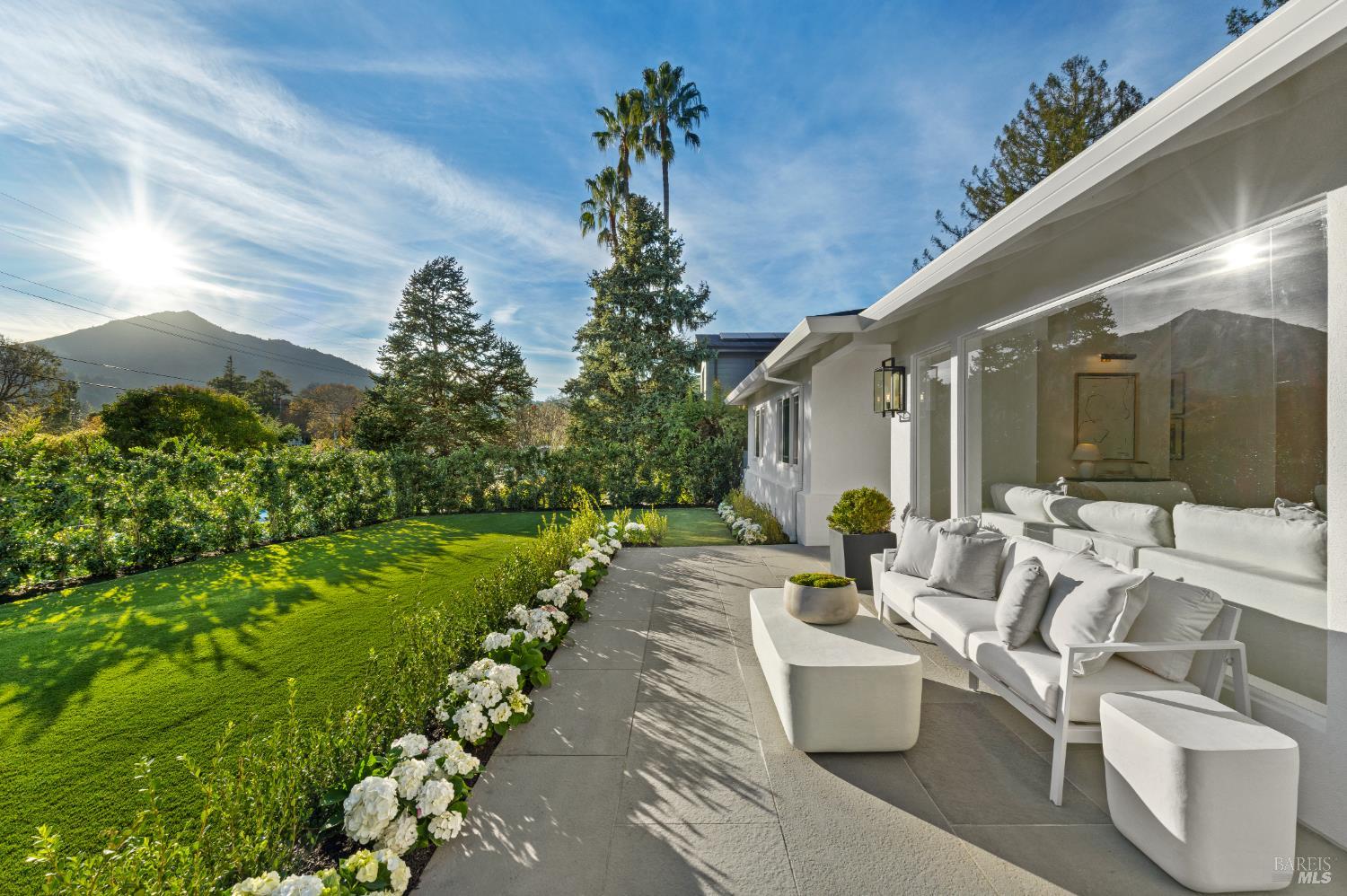 Detail Gallery Image 5 of 72 For 9 Fay Dr, Kentfield,  CA 94904 - 4 Beds | 3 Baths