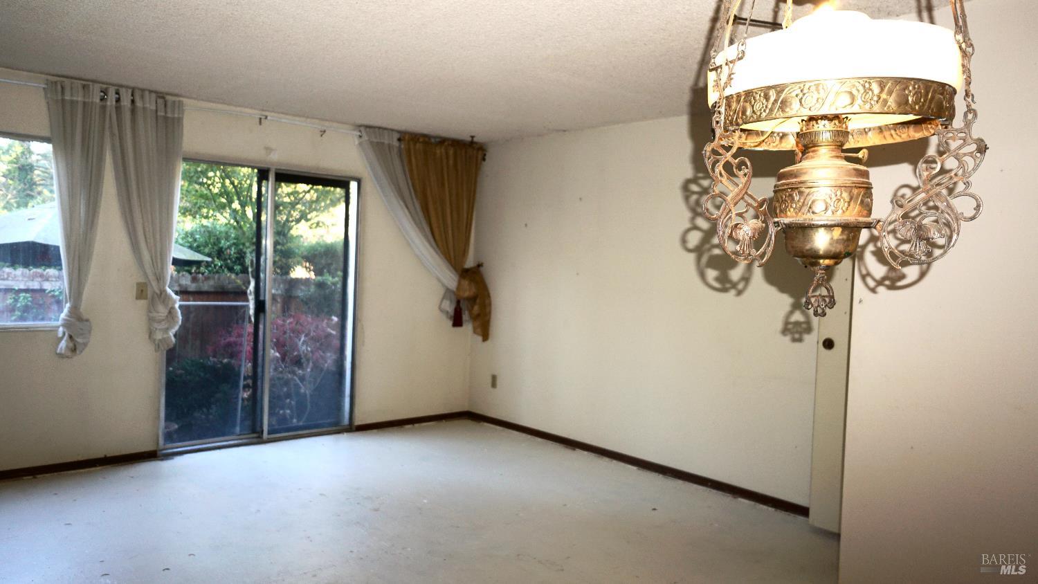 Detail Gallery Image 10 of 24 For 522 Santa Alicia Dr, Rohnert Park,  CA 94928 - 3 Beds | 1/1 Baths