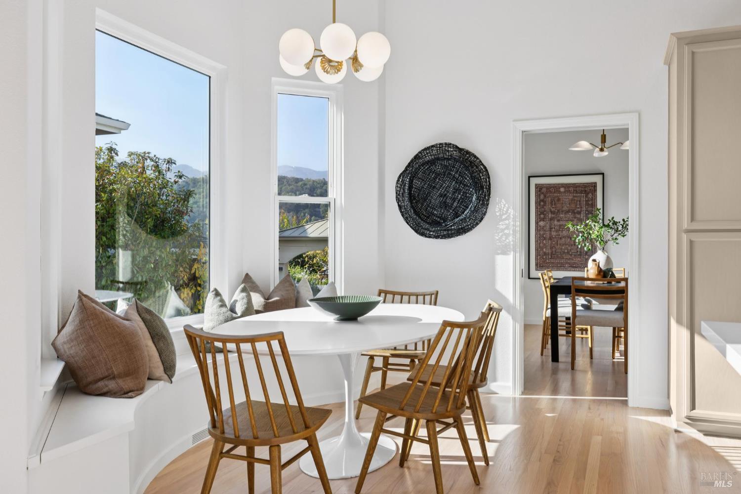 Detail Gallery Image 9 of 43 For 15 Aaron Dr, Novato,  CA 94949 - 5 Beds | 3 Baths