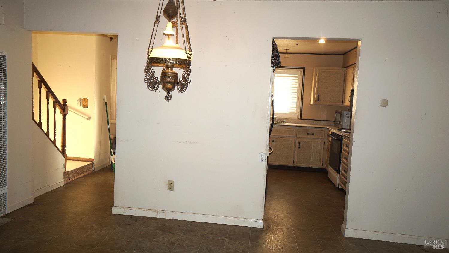 Detail Gallery Image 9 of 24 For 522 Santa Alicia Dr, Rohnert Park,  CA 94928 - 3 Beds | 1/1 Baths