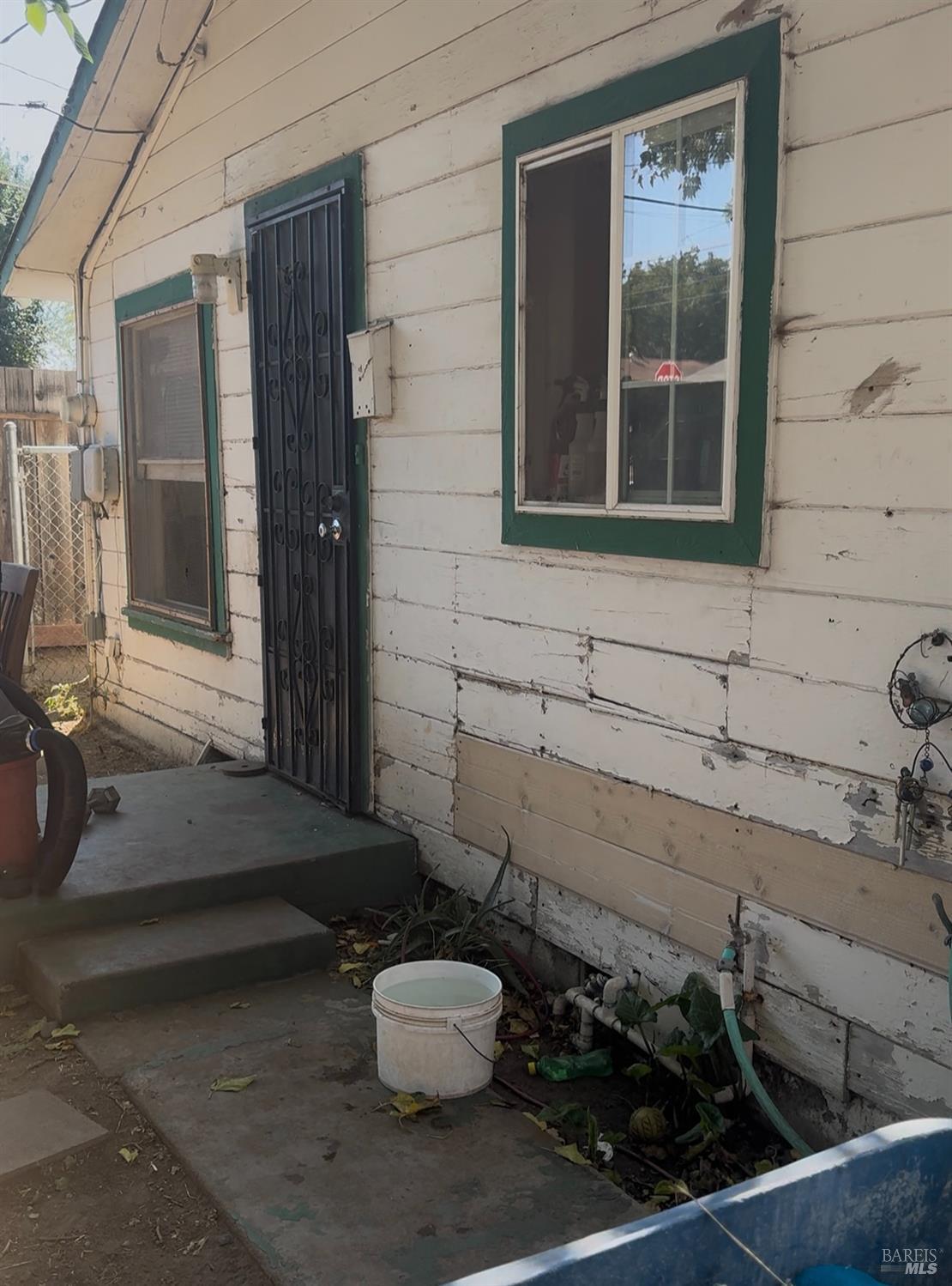 Detail Gallery Image 2 of 20 For 63 Poinsettia Ave, Bay Point,  CA 94565 - 2 Beds | 1 Baths