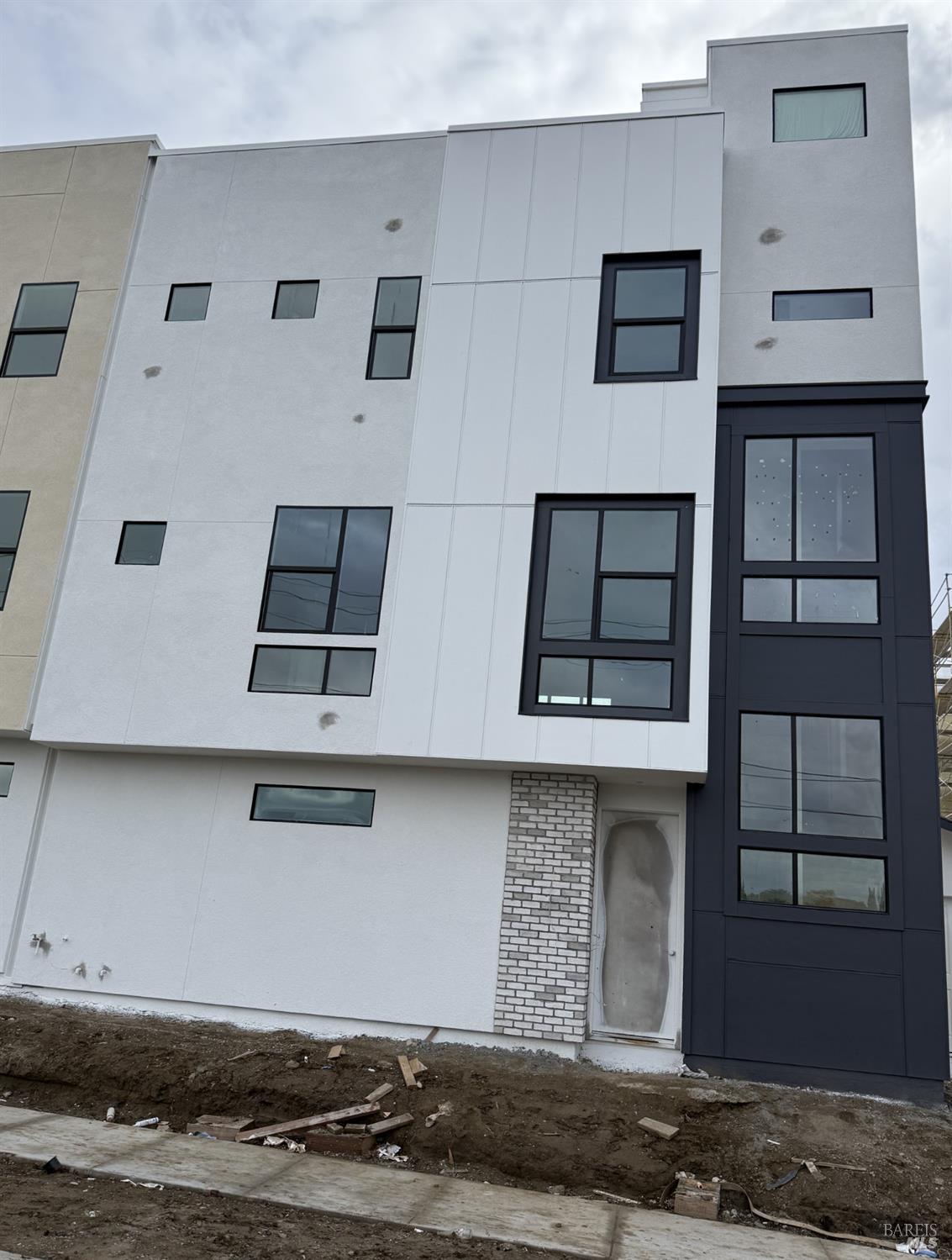 Front Image Thumbnail for BA325102031