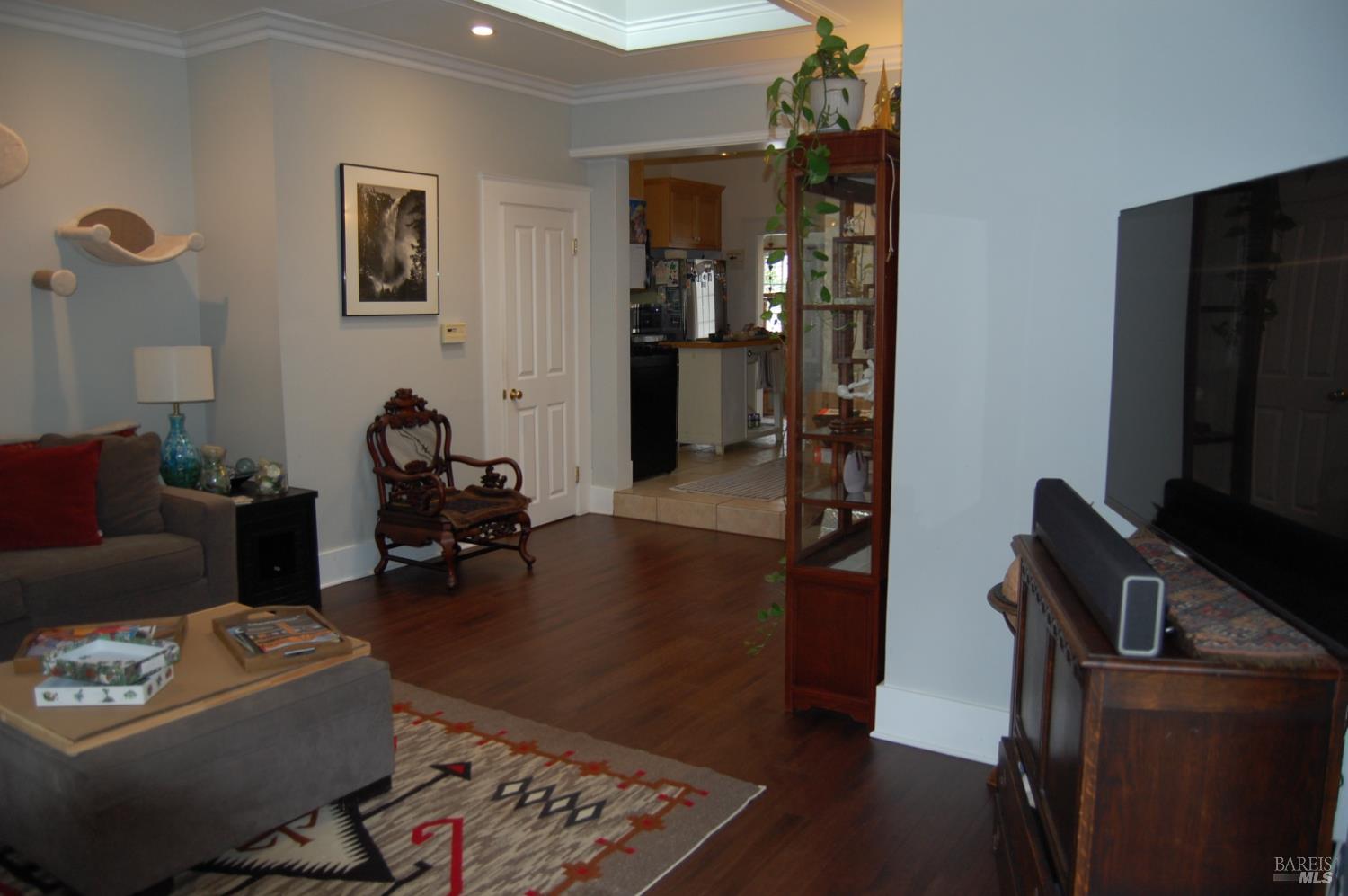 Detail Gallery Image 9 of 10 For 39 Latham St, San Rafael,  CA 94901 - 2 Beds | 2 Baths