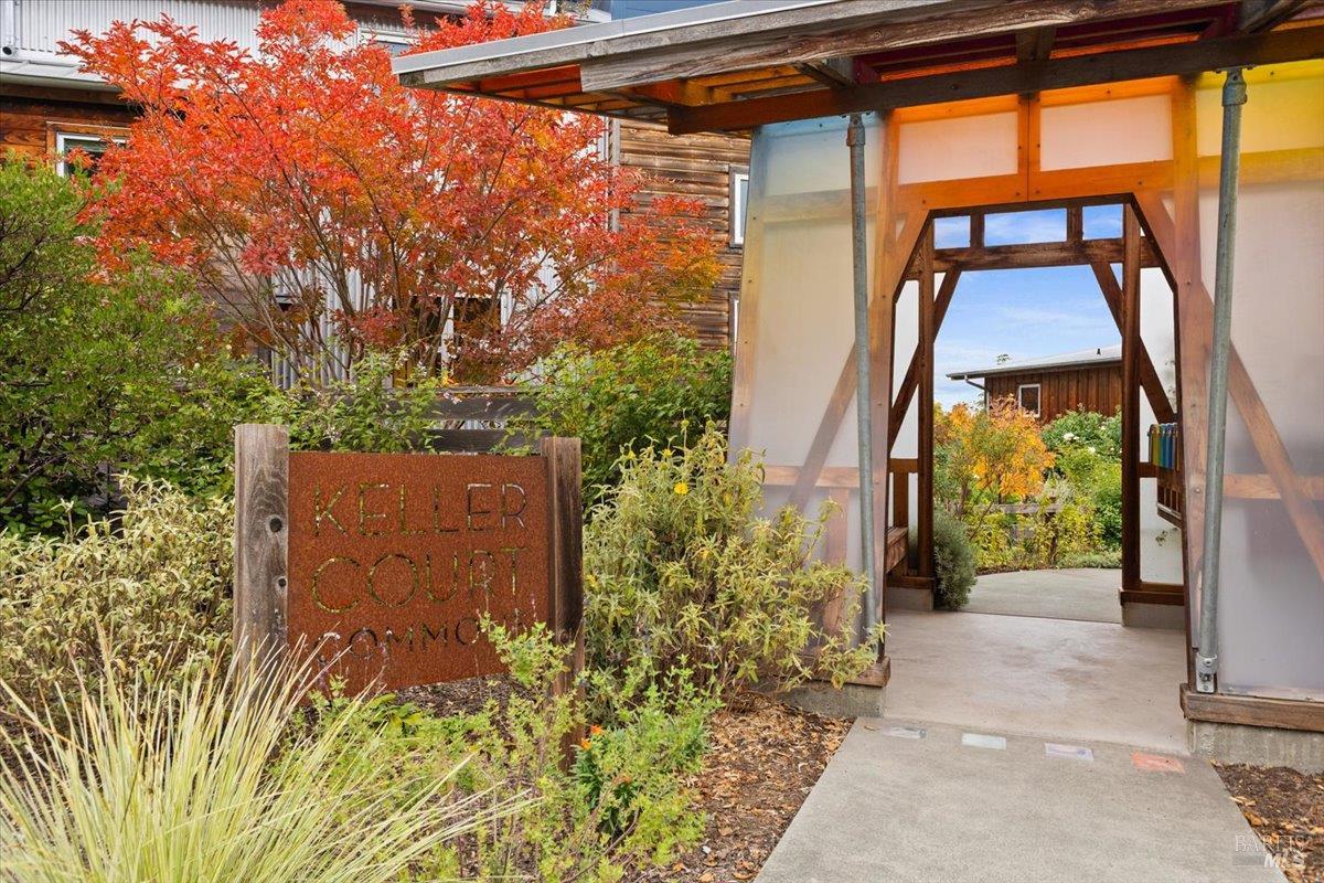 Detail Gallery Image 17 of 21 For 716 Keller Ct, Petaluma,  CA 94952 - 2 Beds | 2/1 Baths