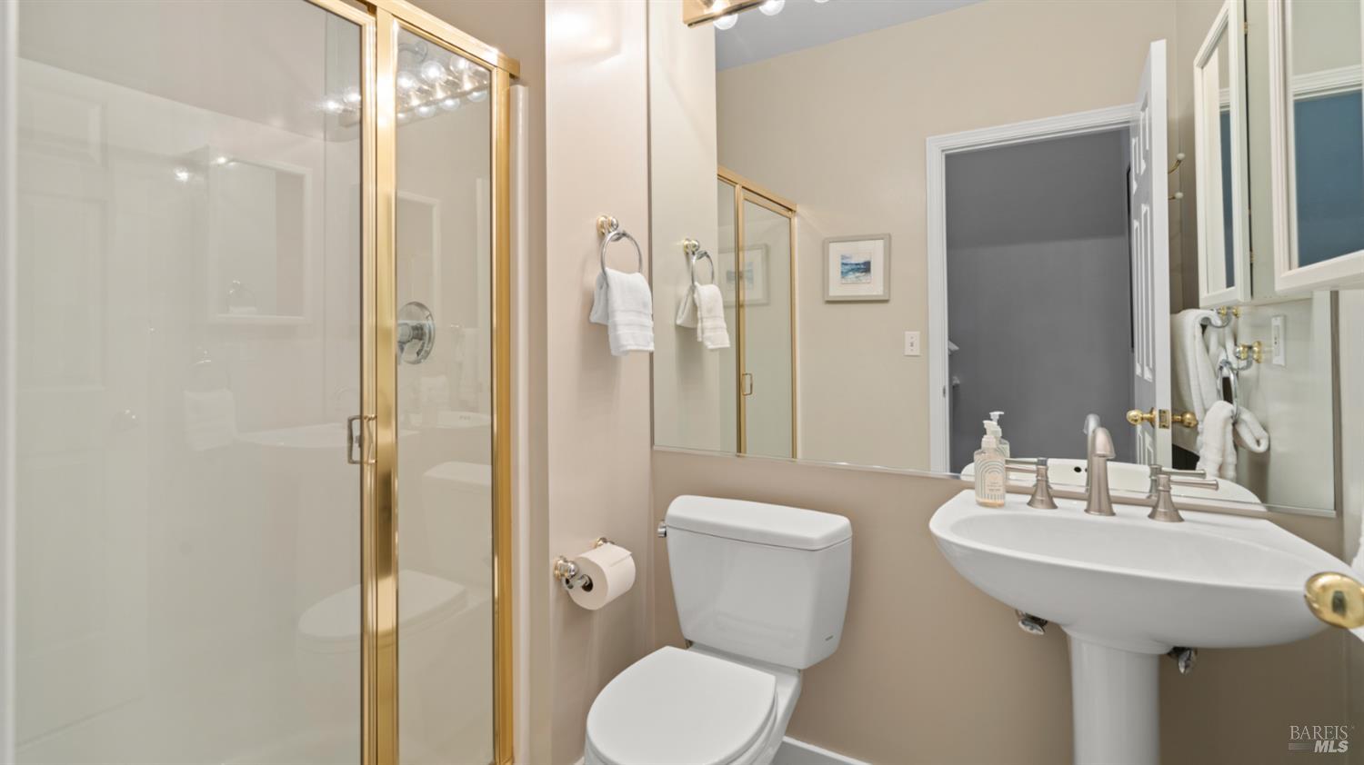 Detail Gallery Image 15 of 30 For 69 Gable Ct, San Rafael,  CA 94903 - 3 Beds | 2 Baths