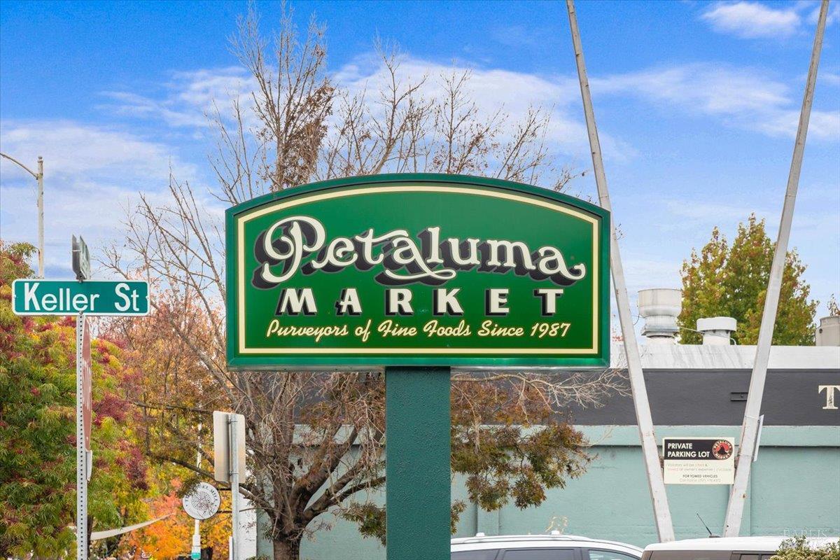 Detail Gallery Image 18 of 21 For 716 Keller Ct, Petaluma,  CA 94952 - 2 Beds | 2/1 Baths