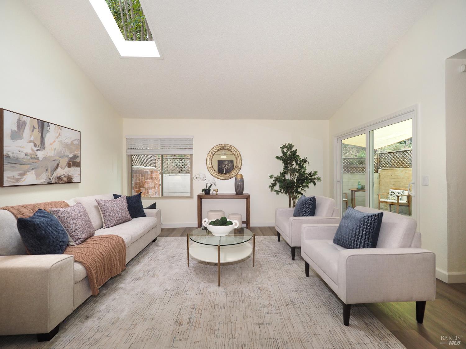 Detail Gallery Image 4 of 30 For 3113 Luna Ct, Santa Rosa,  CA 95405 - 3 Beds | 2/1 Baths