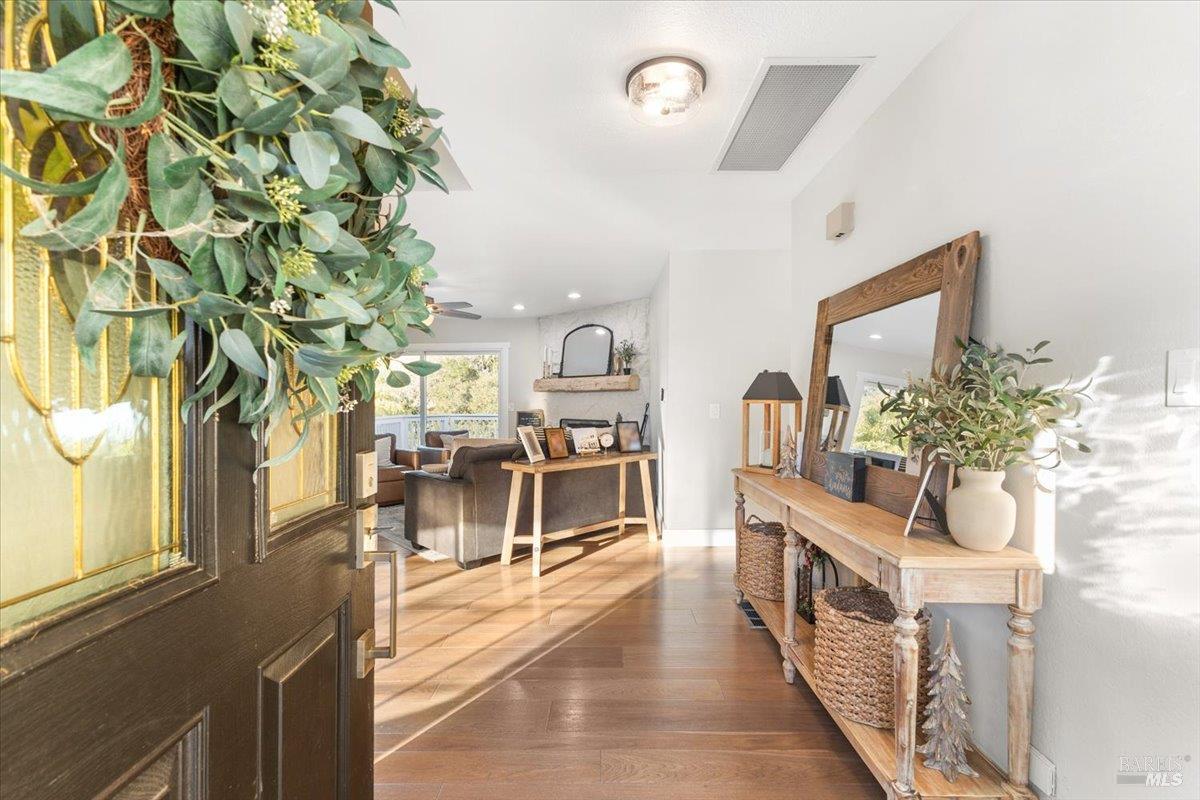 Detail Gallery Image 4 of 48 For 10465 Pelham Dr, Windsor,  CA 95492 - 3 Beds | 2 Baths