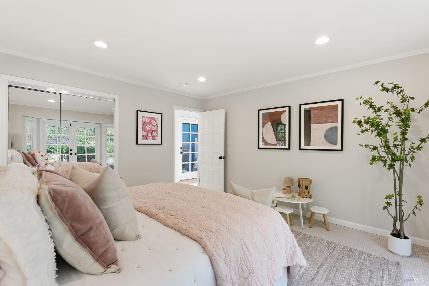 Detail Gallery Image 13 of 28 For 16 Edna Ct, Kentfield,  CA 94904 - 3 Beds | 2/1 Baths