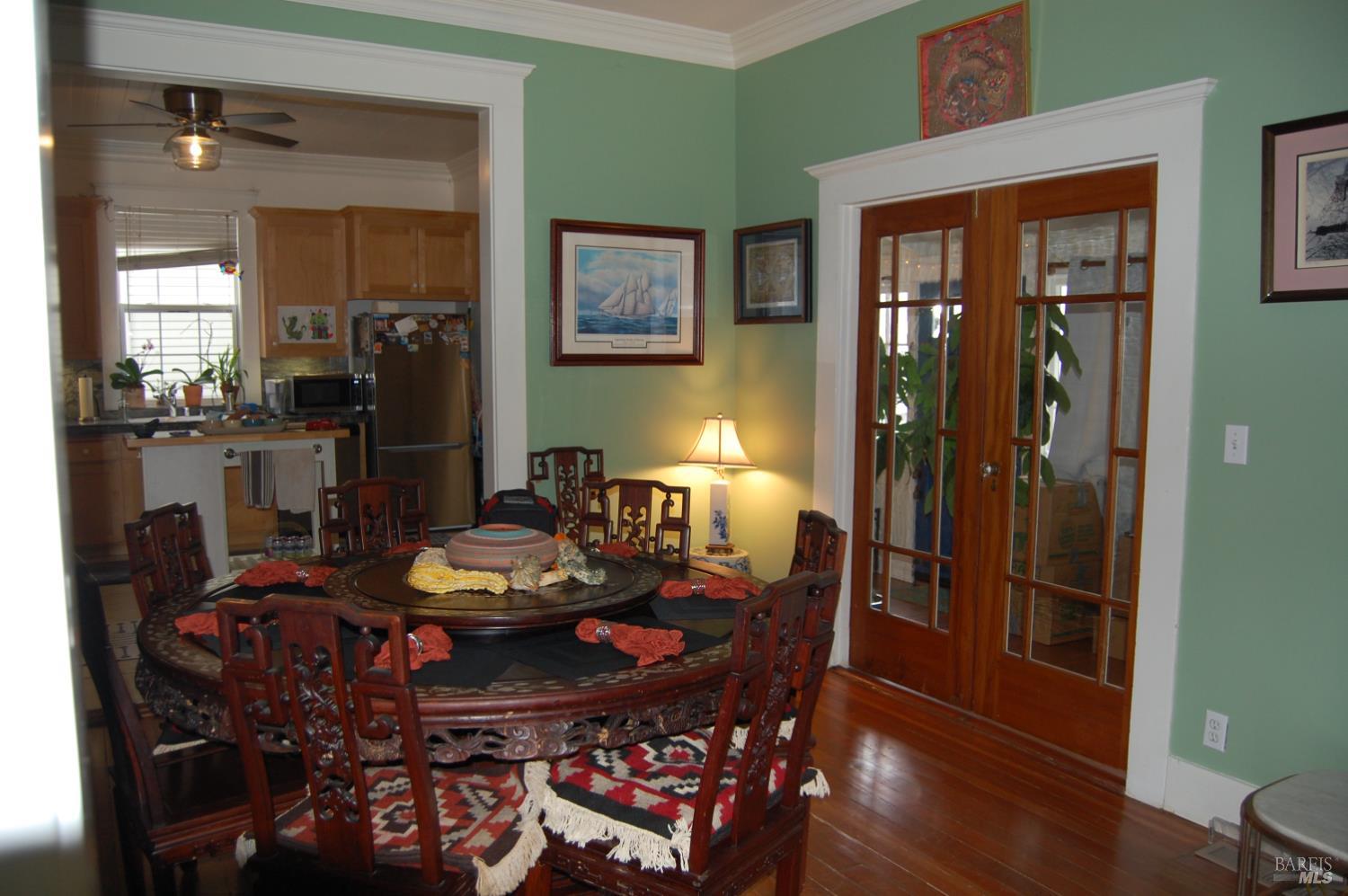 Detail Gallery Image 3 of 10 For 39 Latham St, San Rafael,  CA 94901 - 2 Beds | 2 Baths