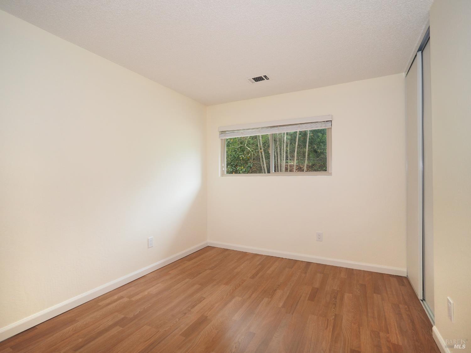 Detail Gallery Image 14 of 30 For 3113 Luna Ct, Santa Rosa,  CA 95405 - 3 Beds | 2/1 Baths