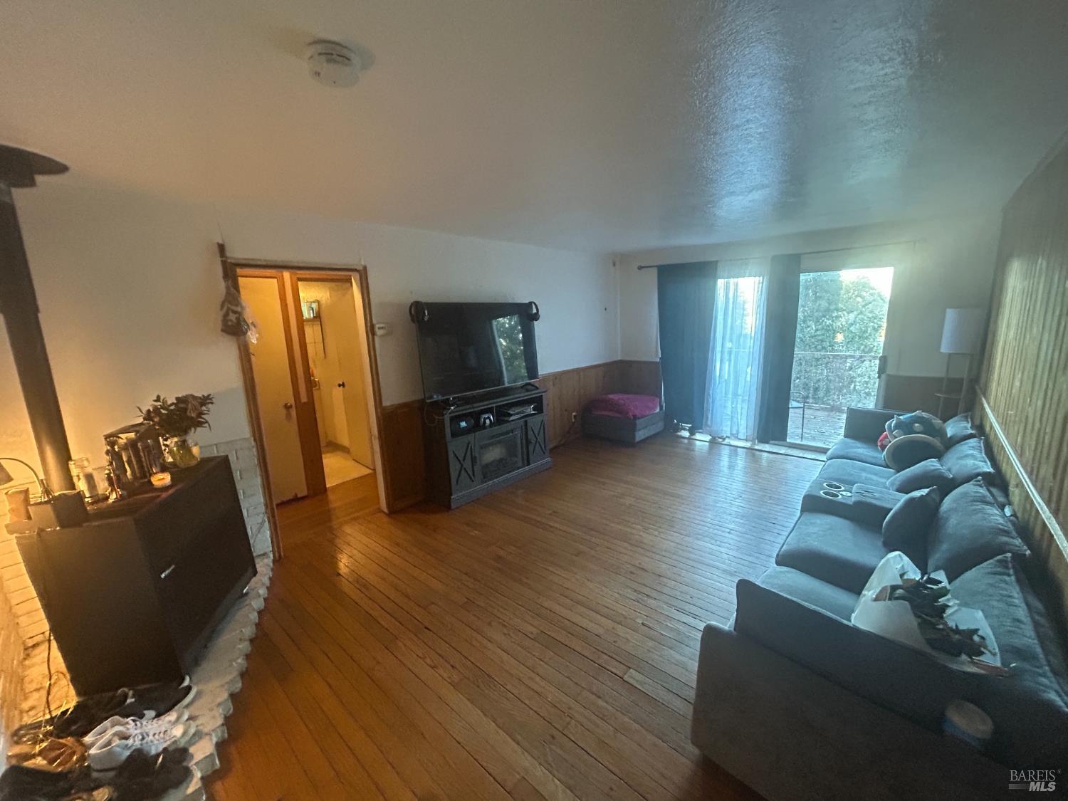 Detail Gallery Image 7 of 19 For 370 Jefferson Ln, Ukiah,  CA 95482 - 3 Beds | 2 Baths