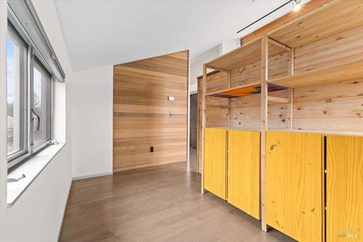 Detail Gallery Image 14 of 21 For 716 Keller Ct, Petaluma,  CA 94952 - 2 Beds | 2/1 Baths