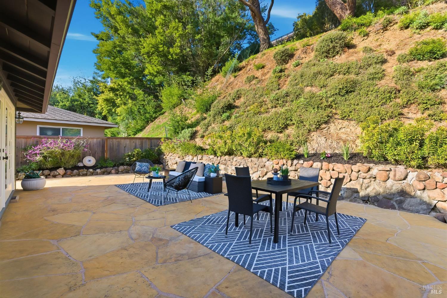 Detail Gallery Image 25 of 28 For 16 Edna Ct, Kentfield,  CA 94904 - 3 Beds | 2/1 Baths