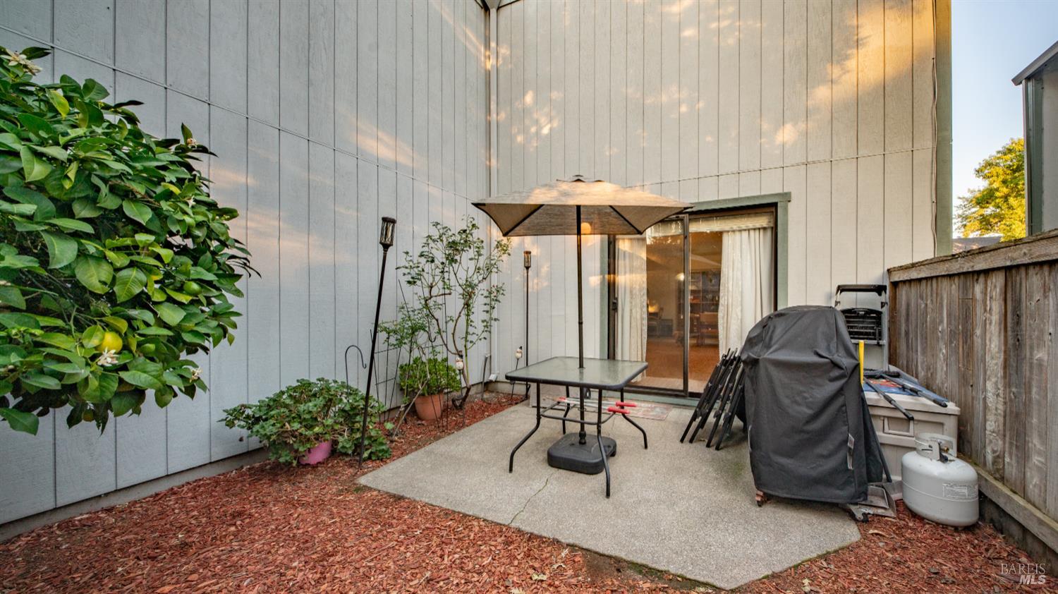 Detail Gallery Image 22 of 25 For 418 Occidental Cir, Santa Rosa,  CA 95401 - 3 Beds | 2/1 Baths