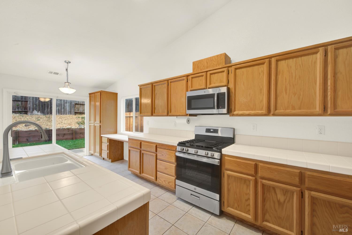 Detail Gallery Image 12 of 31 For 3216 Lagunita Cir, Fairfield,  CA 94533 - 4 Beds | 2 Baths