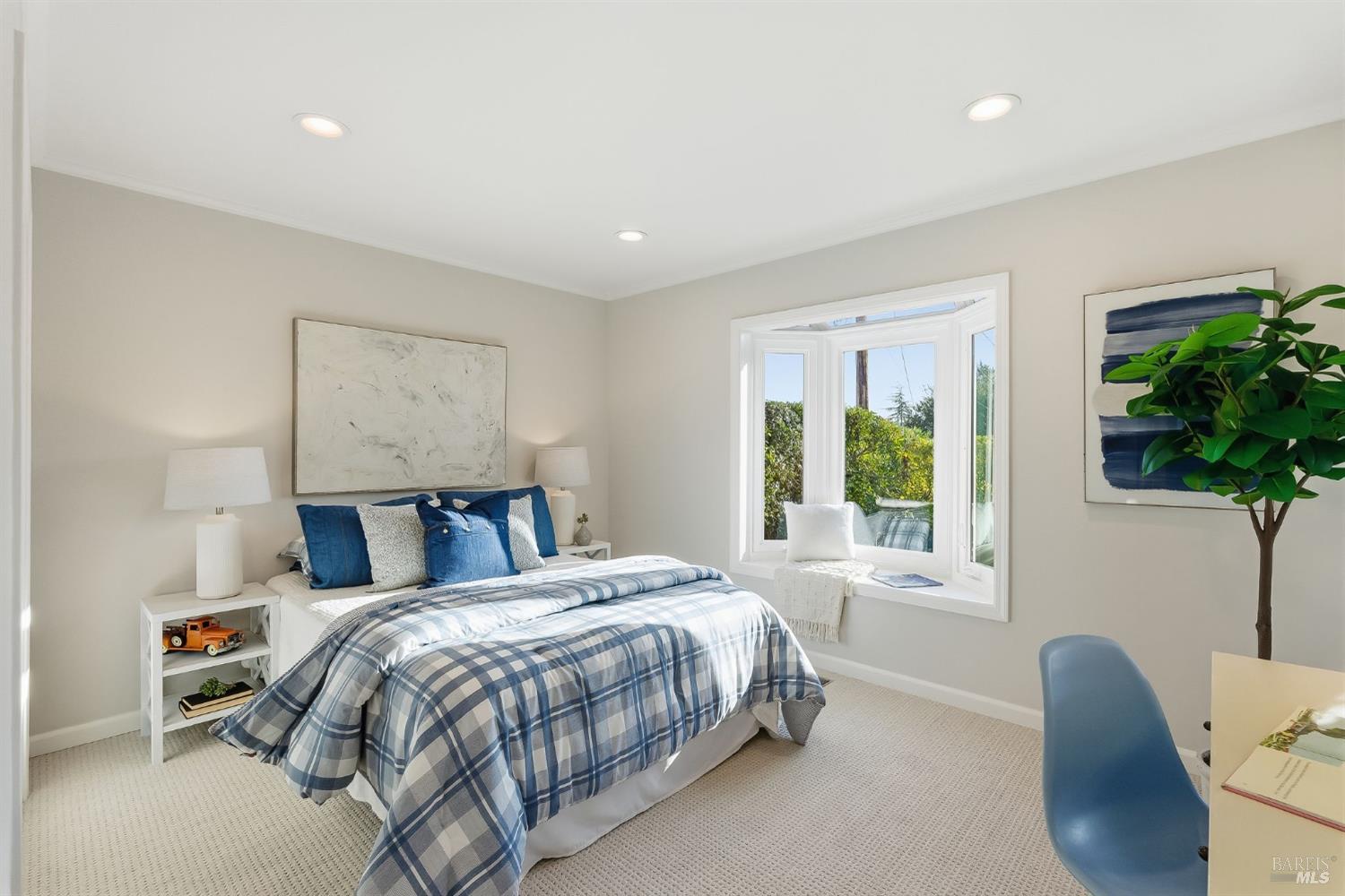 Detail Gallery Image 14 of 28 For 16 Edna Ct, Kentfield,  CA 94904 - 3 Beds | 2/1 Baths