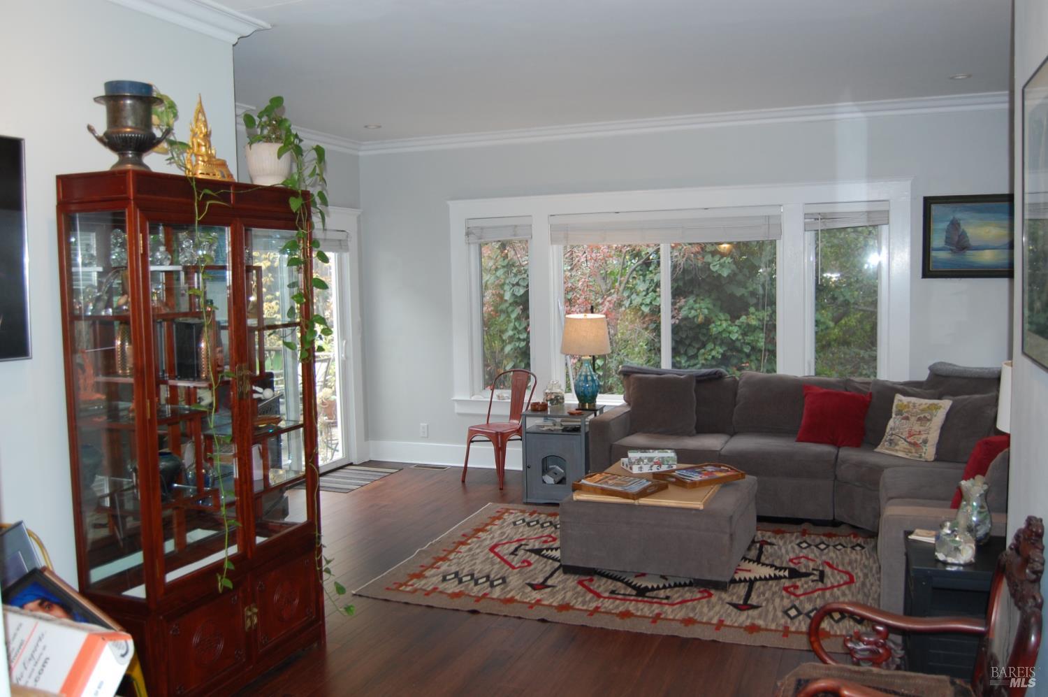 Detail Gallery Image 8 of 10 For 39 Latham St, San Rafael,  CA 94901 - 2 Beds | 2 Baths