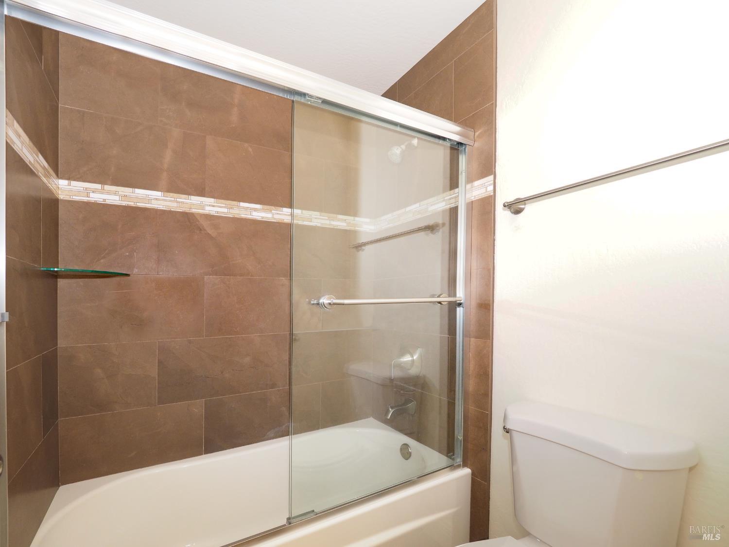 Detail Gallery Image 16 of 30 For 3113 Luna Ct, Santa Rosa,  CA 95405 - 3 Beds | 2/1 Baths