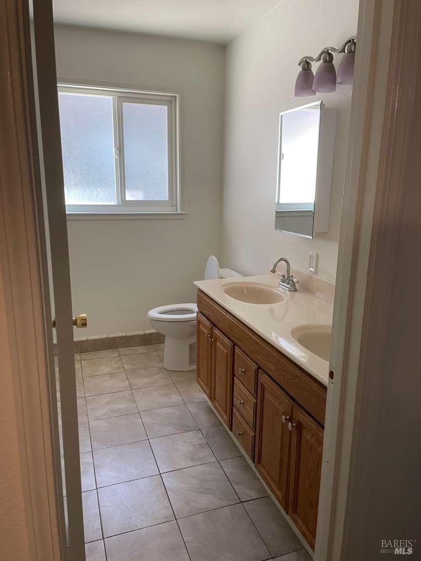 Detail Gallery Image 10 of 23 For 741 W D St, Dixon,  CA 95620 - 4 Beds | 2 Baths