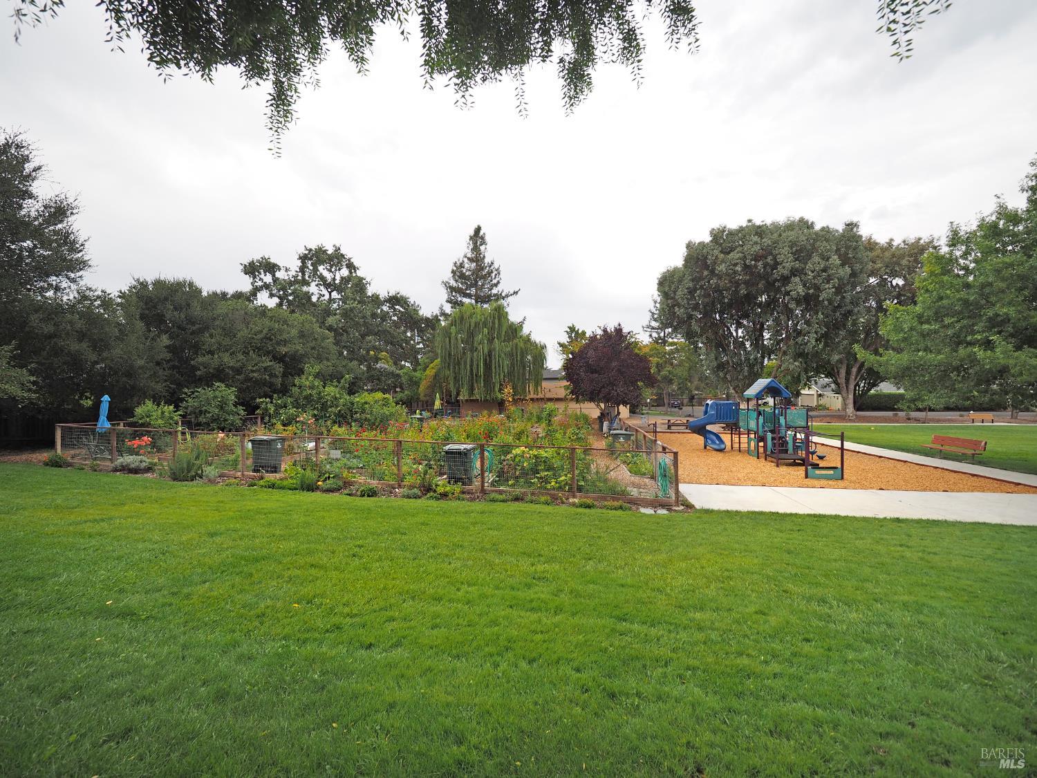 Detail Gallery Image 28 of 30 For 3113 Luna Ct, Santa Rosa,  CA 95405 - 3 Beds | 2/1 Baths