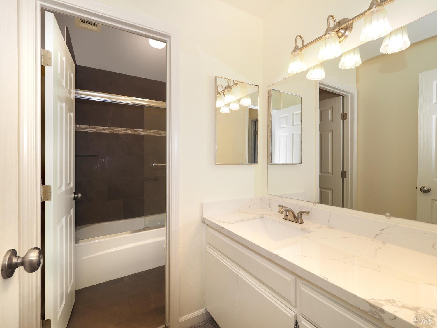 Detail Gallery Image 15 of 30 For 3113 Luna Ct, Santa Rosa,  CA 95405 - 3 Beds | 2/1 Baths