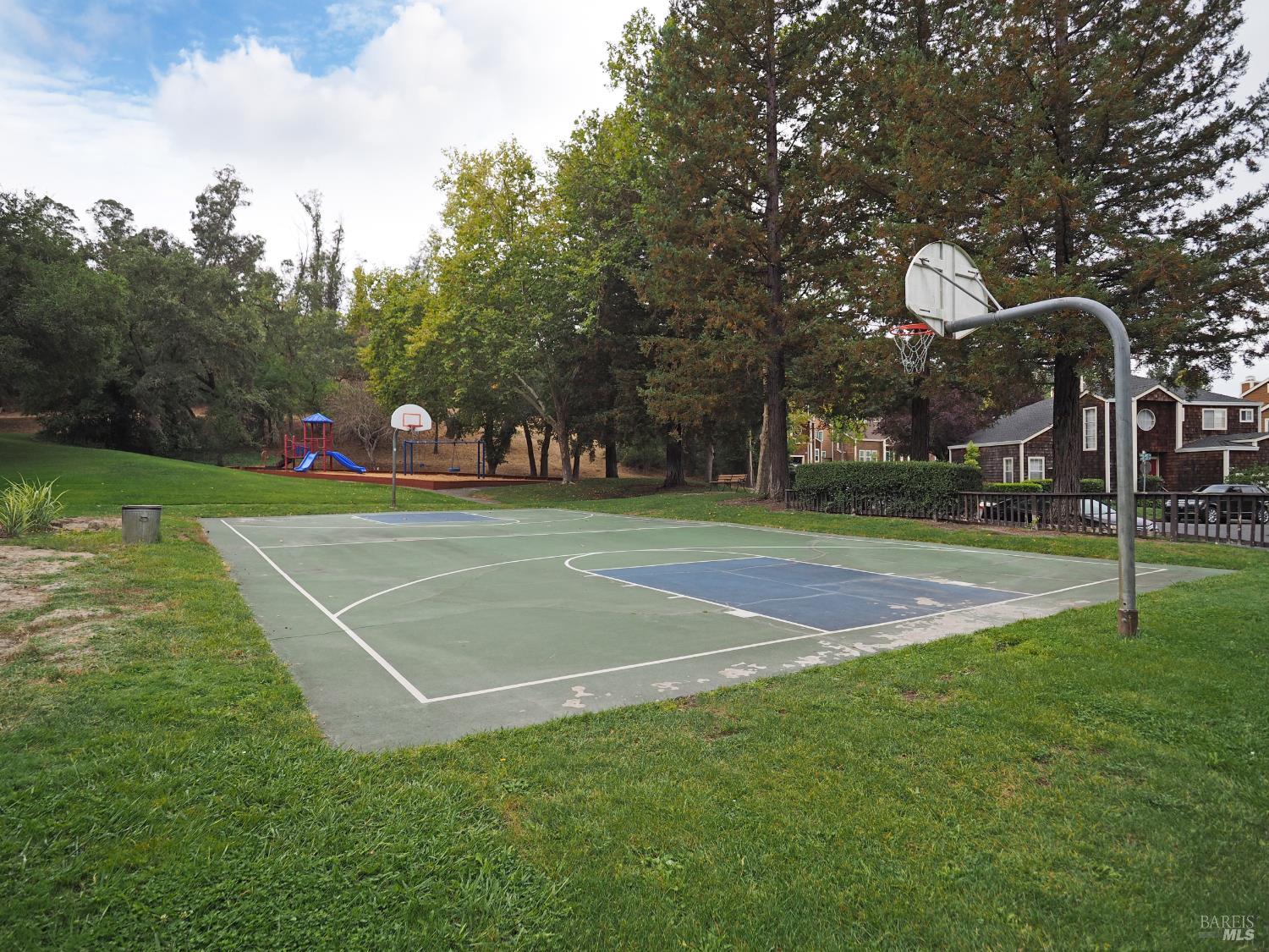 Detail Gallery Image 25 of 30 For 3113 Luna Ct, Santa Rosa,  CA 95405 - 3 Beds | 2/1 Baths