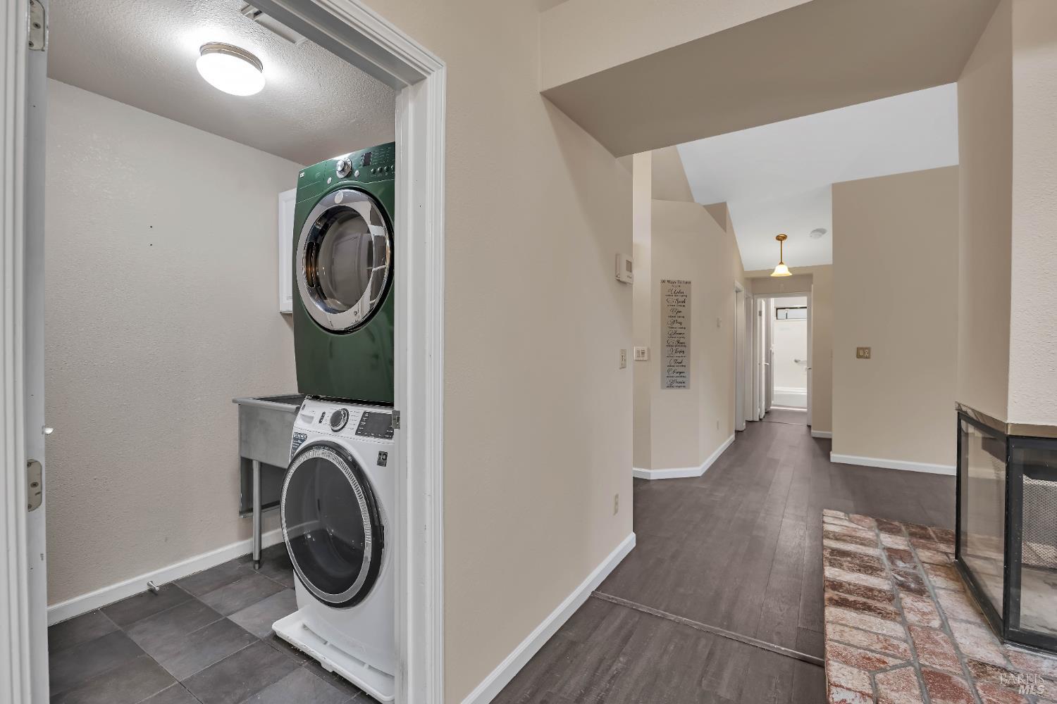 Detail Gallery Image 6 of 25 For 256 Honeydew Dr, Vallejo,  CA 94591 - 3 Beds | 2 Baths