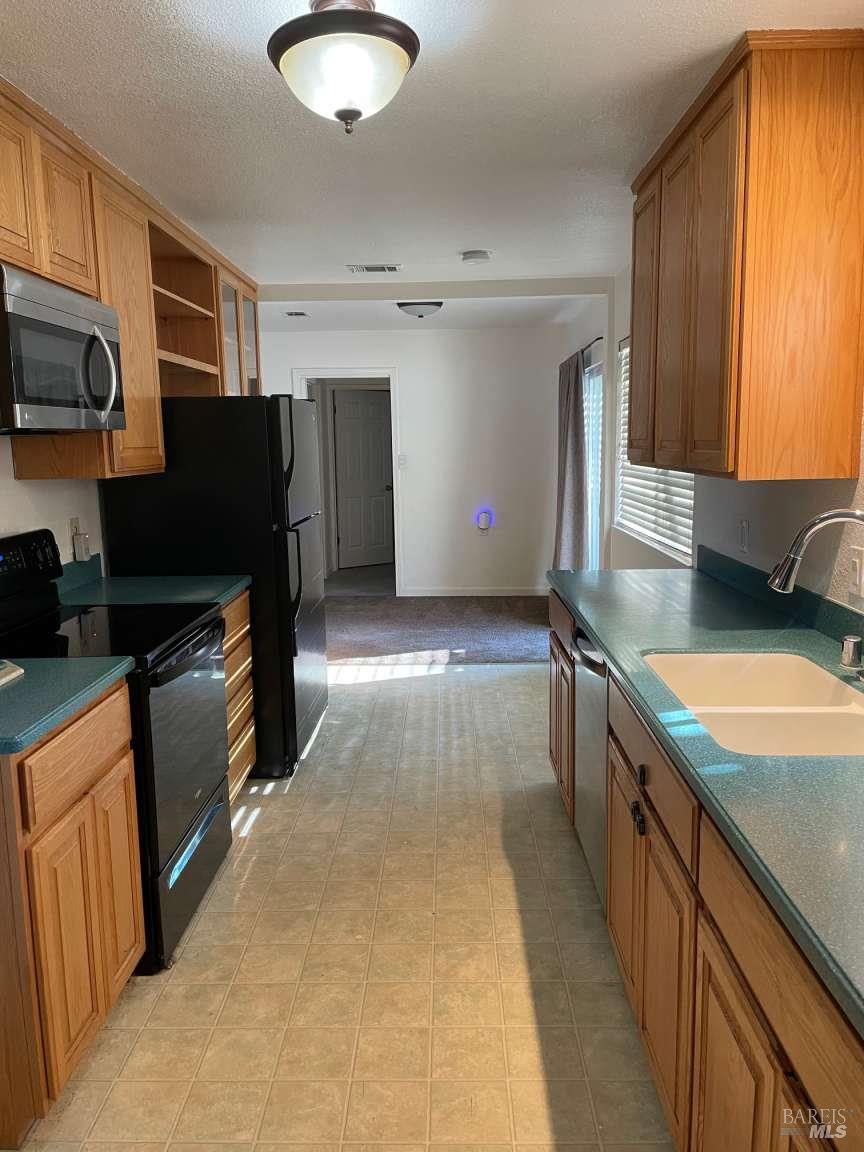 Detail Gallery Image 5 of 23 For 741 W D St, Dixon,  CA 95620 - 4 Beds | 2 Baths