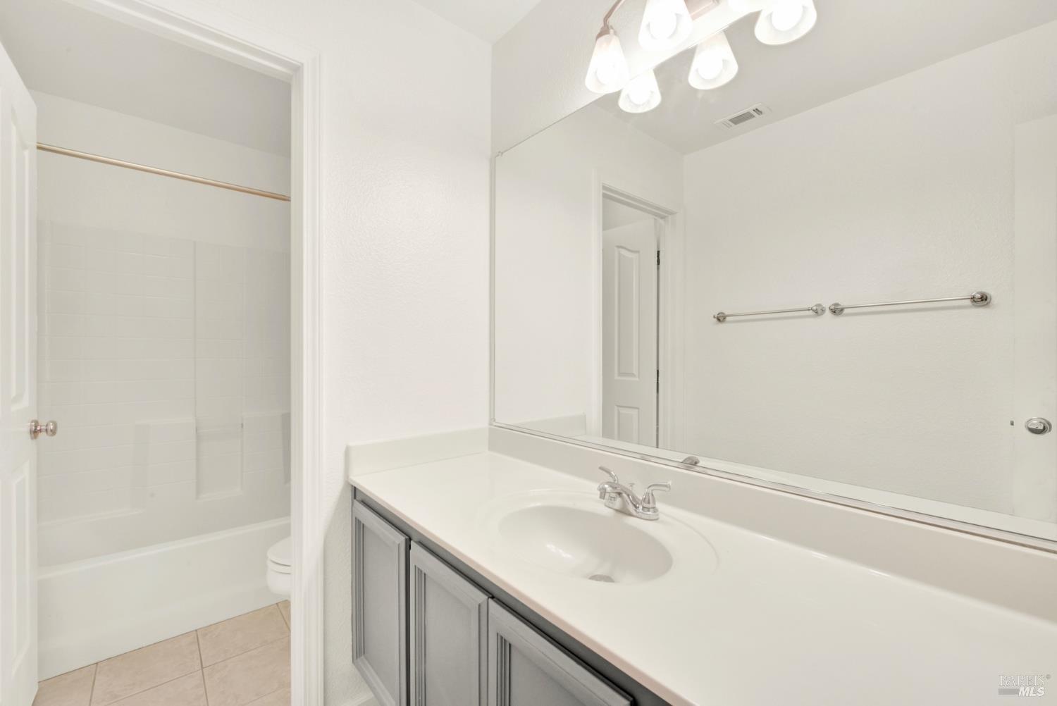 Detail Gallery Image 16 of 31 For 3216 Lagunita Cir, Fairfield,  CA 94533 - 4 Beds | 2 Baths