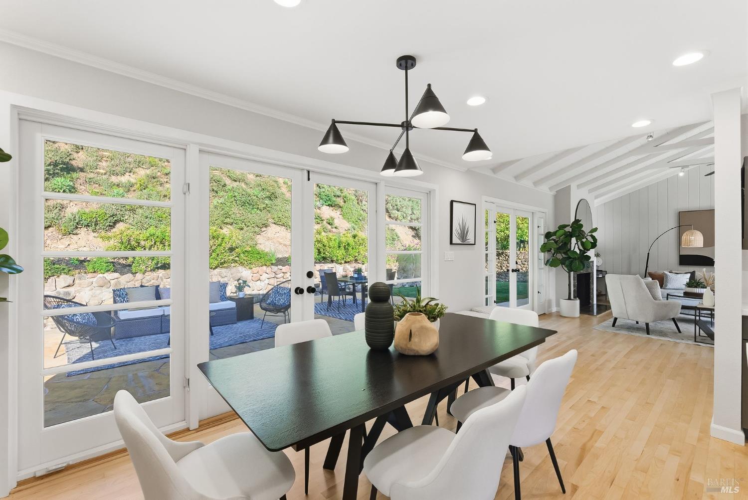 Detail Gallery Image 8 of 28 For 16 Edna Ct, Kentfield,  CA 94904 - 3 Beds | 2/1 Baths