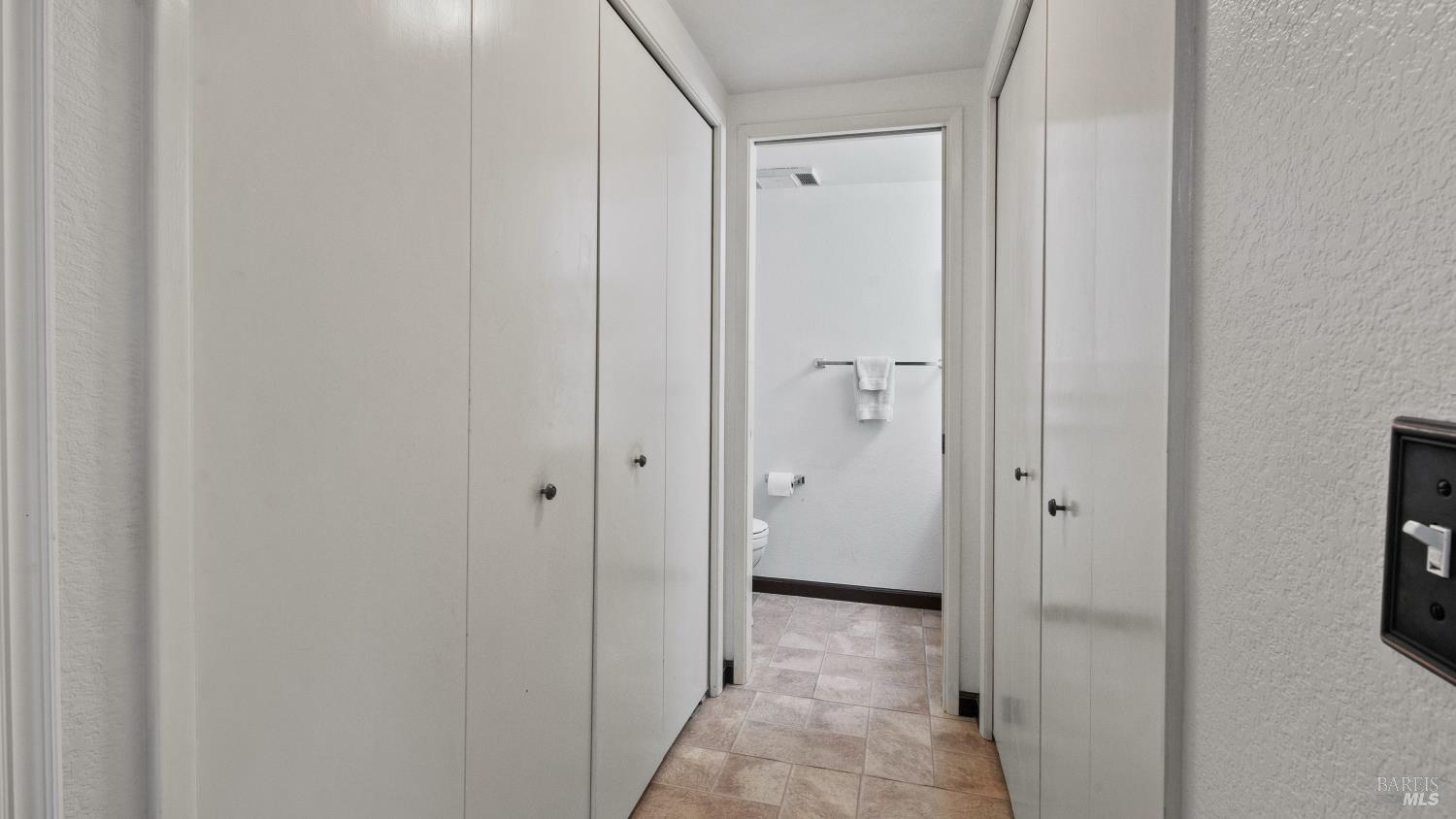 Detail Gallery Image 9 of 25 For 418 Occidental Cir, Santa Rosa,  CA 95401 - 3 Beds | 2/1 Baths