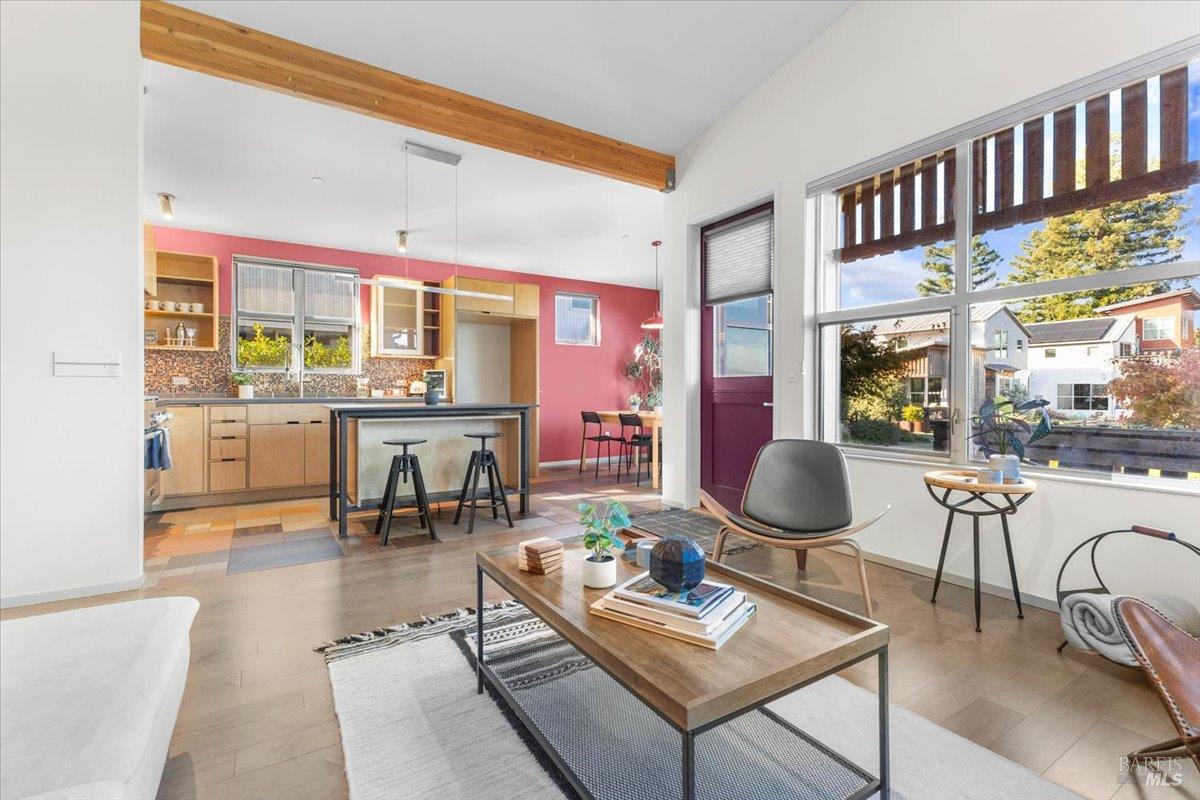 Detail Gallery Image 3 of 21 For 716 Keller Ct, Petaluma,  CA 94952 - 2 Beds | 2/1 Baths