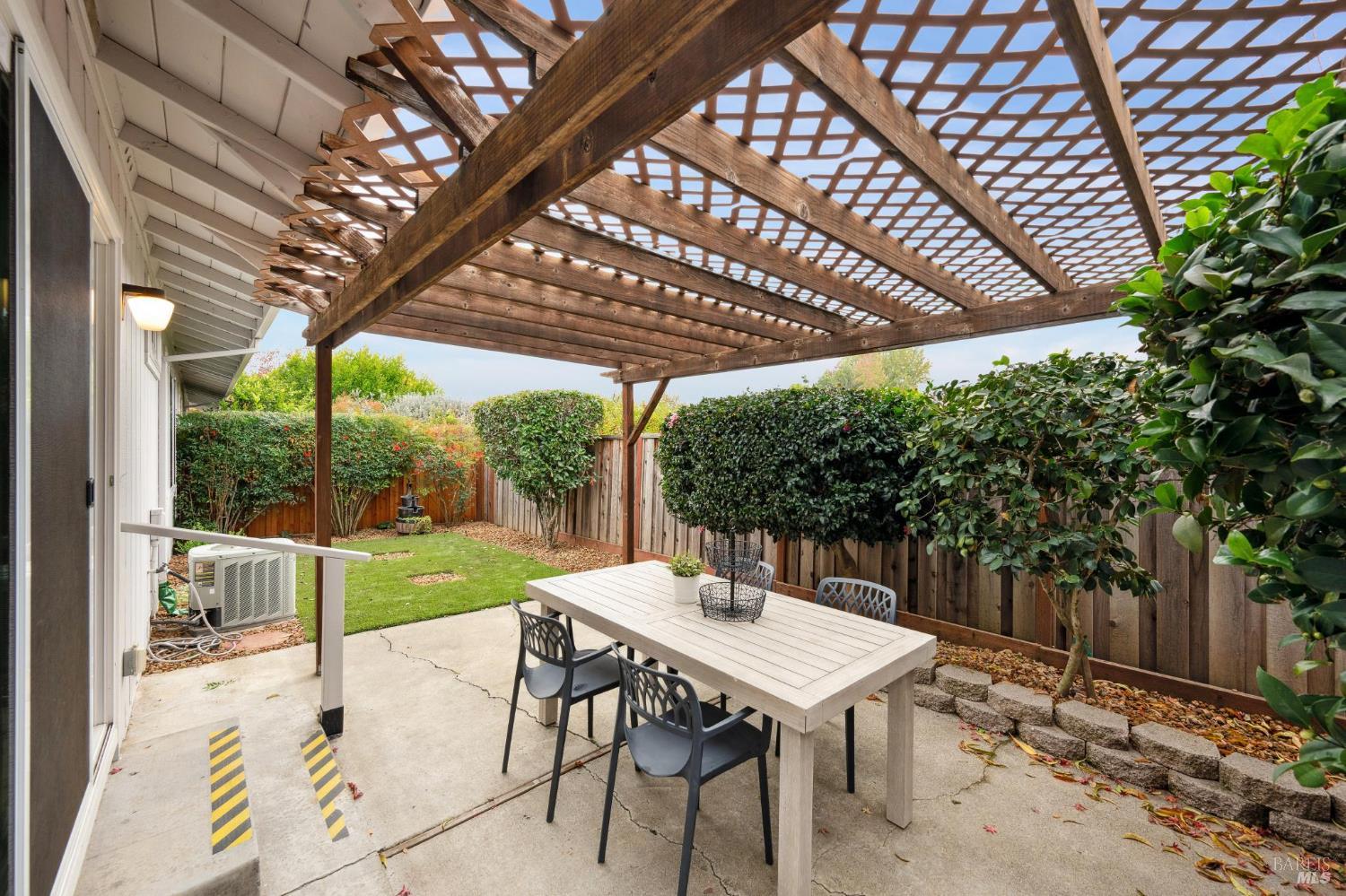 Detail Gallery Image 30 of 41 For 6550 Meadowridge Dr, Santa Rosa,  CA 95409 - 2 Beds | 2 Baths